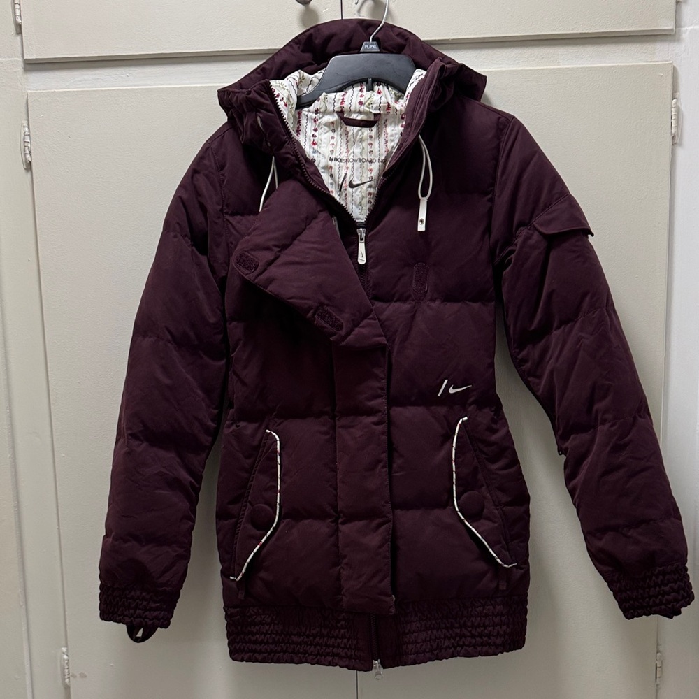 Women's Nike Snowboarding Jacket Burgundy